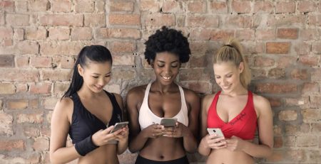 gym chicks on their phone